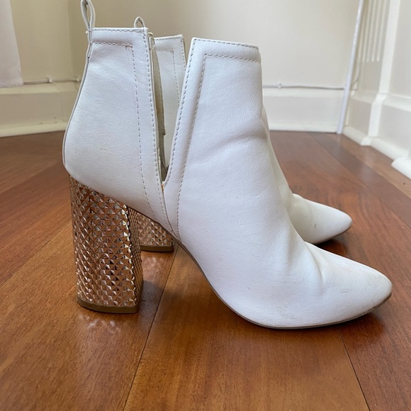 Qupid White Booties with Silver Block Heel - Picture 4 of 5